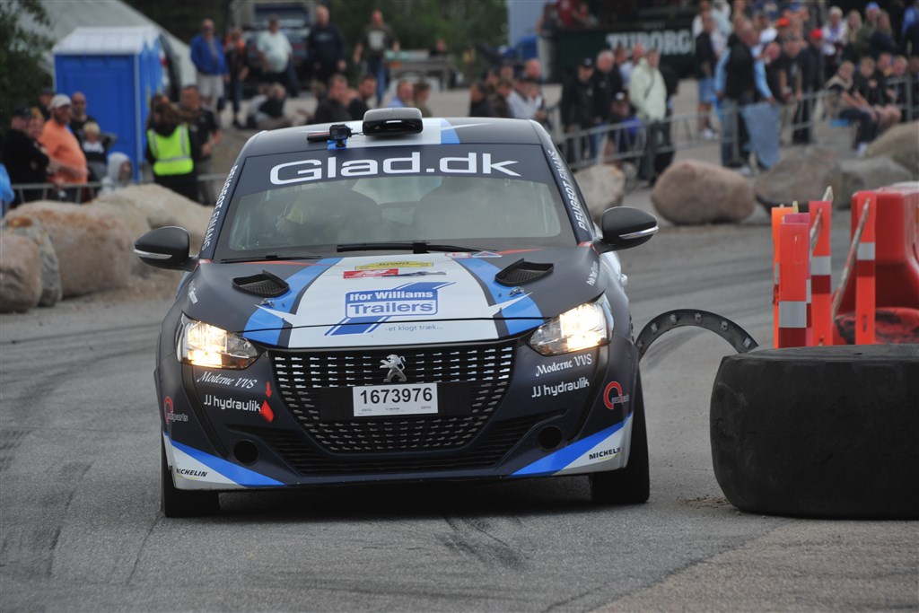 Line Nedergaard fra Fårvang starter sammen med Jacob Madsen i au2parts Rally Jylland, hvor fredagens del finder sted i og omkring Fårvang.
(Foto: Morten Alstrup)